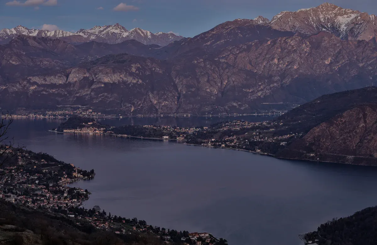 The central branches of Lake Como around Bellagio from above, compared with Lake Garda, Italy